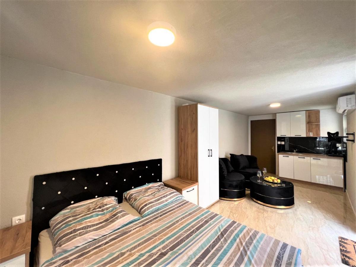 Apartments Melek Medulin Extérieur photo