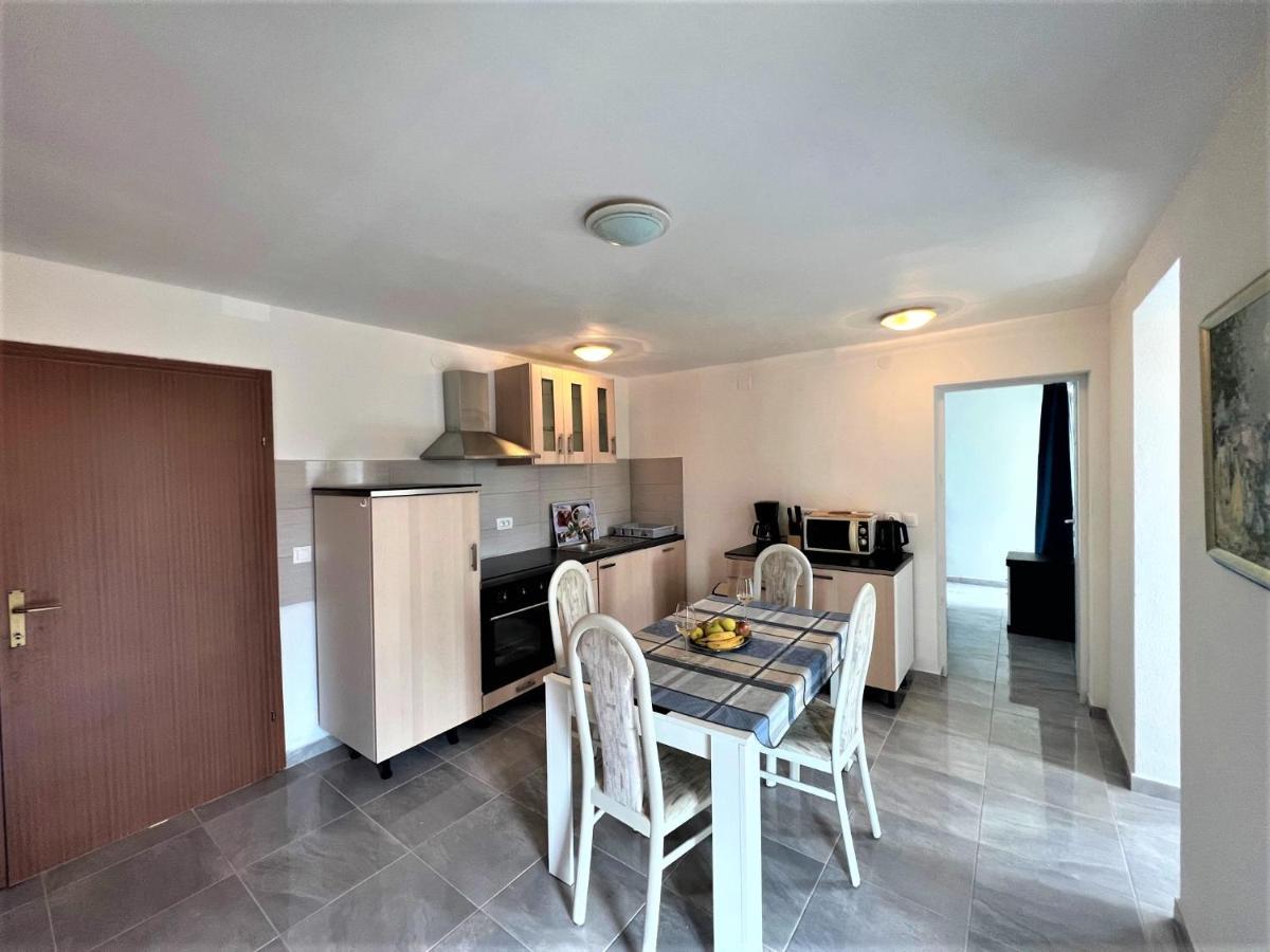 Apartments Melek Medulin Extérieur photo