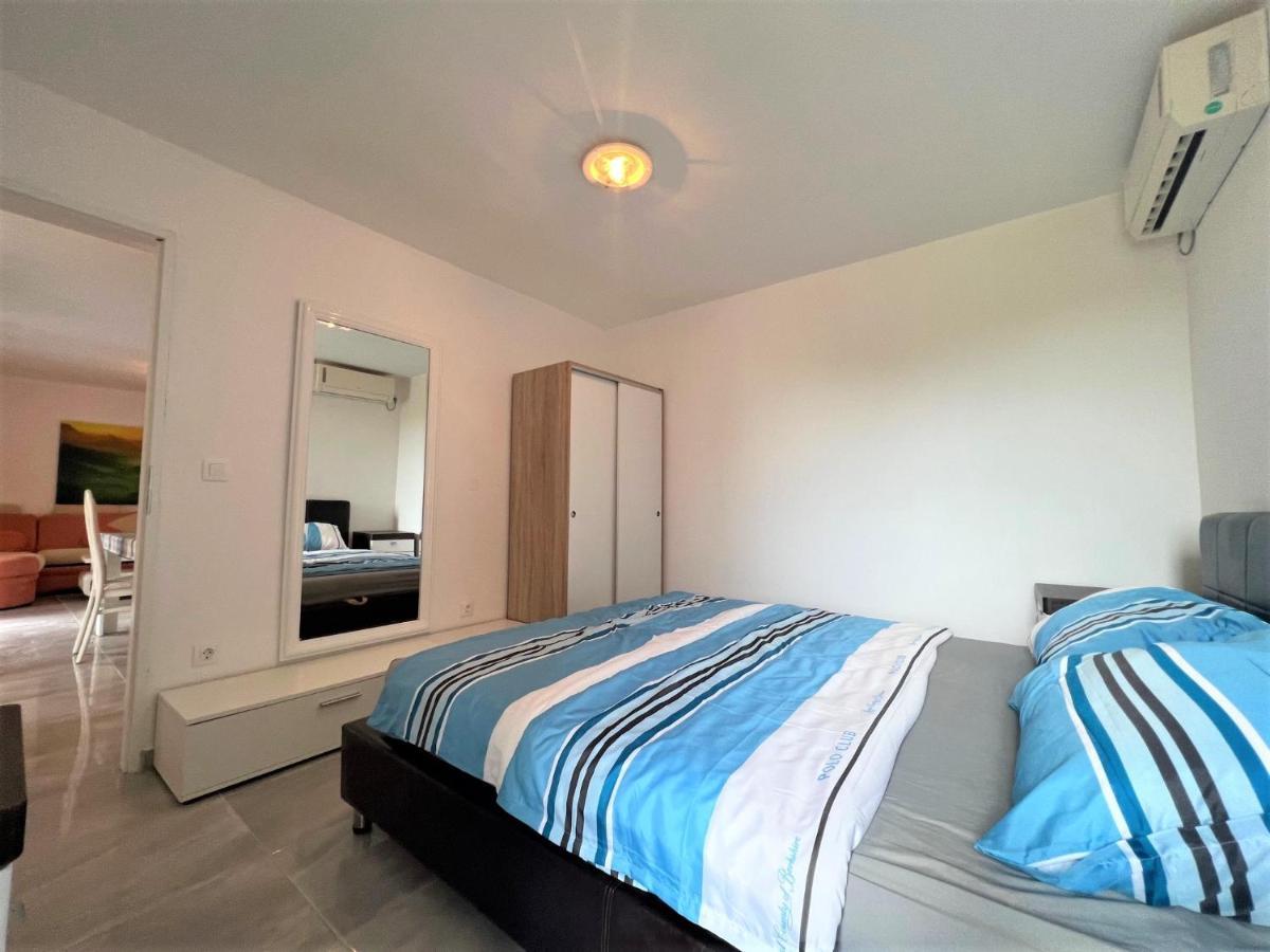 Apartments Melek Medulin Extérieur photo