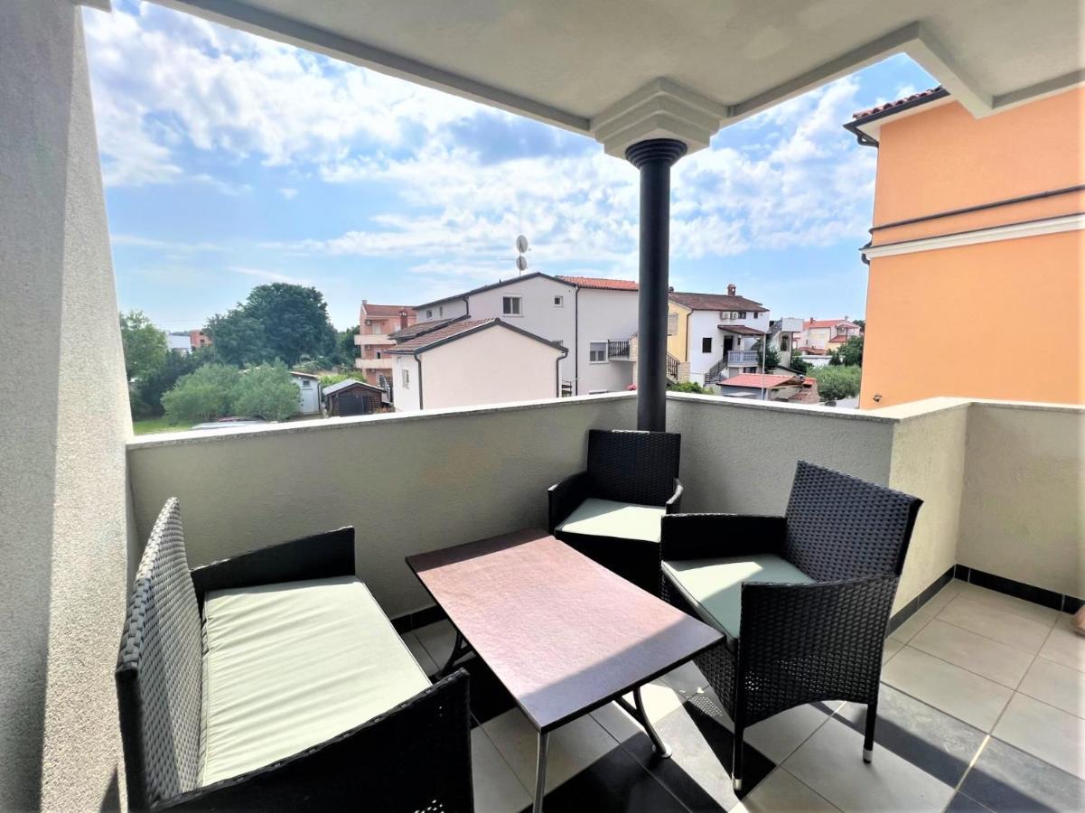 Apartments Melek Medulin Extérieur photo
