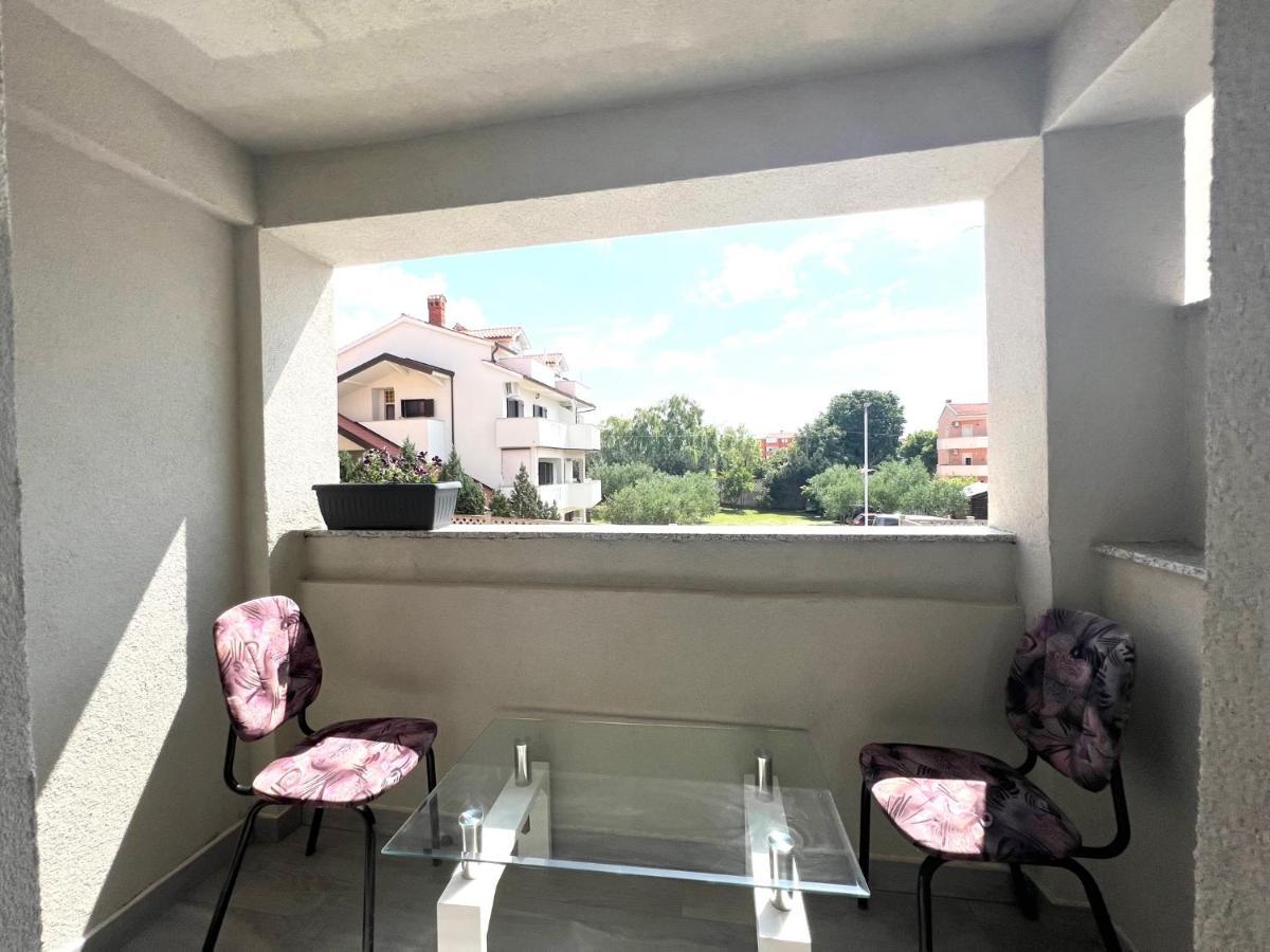 Apartments Melek Medulin Extérieur photo